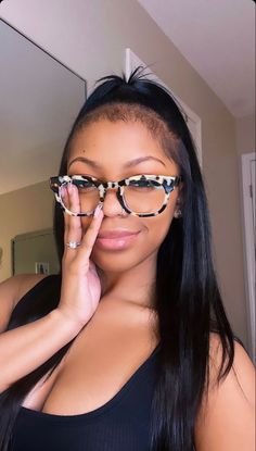 𝐍 𝐈 𝐂 𝐎 𝐋 𝐄 ☆ Baddie Glasses, Brown Glasses On Black Women, Black Glasses Black Women, Pretty Black Women With Glasses, Cat Eye Glasses Black Women, Cheetah Glasses, Glasses Women Fashion Eyeglasses, Edgy Boots