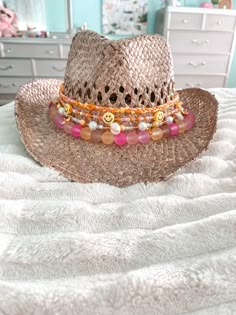 Cowgirl Hat With Beads, Cowboy Hat Beads Diy, Cowgirl Hat Decor, Cowgirl Hat Craft, Beach Hat Diy