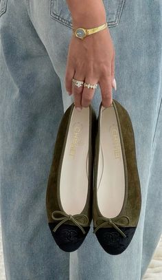 Chanel Flats Aesthetic, Chanel Ballet Flats Outfit, Wealthy Woman, Chanel Ballerina, Chanel Flats, Wealthy Women, Shoe Inspiration