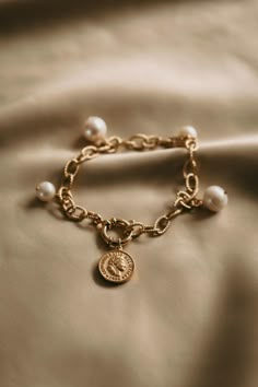 Bracelet Ideas Simple, Pandora Charm Bracelet Ideas, Charm Bracelet Ideas, To Alice, Creative Jewelry Photography, Jewelry Photoshoot, Antique Gold Jewelry, Pandora Charm