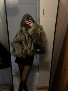 Fur Coat Outfits, Nyc Birthday, Faux Fur Coats Outfit, Fits Inspiration, Devils Night, Birthday Outfits, Foto Ideas Instagram, Fit Ideas