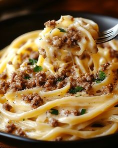 Cheesy Garlic Butter Linguine Pasta with Savory Ground Beef - grandmarecipes Simple Ingredient Recipes, Southern Comfort Recipes, Minced Beef Recipes, Linguine Pasta, Beef Pasta, Pasta Dinners, Beef Recipes Easy, Beef Recipes For Dinner, Shredded Mozzarella