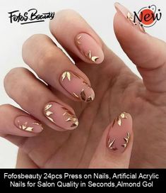 In a world where less is more, minimalist nails have become the epitome of chic elegance. Gone are the days of flashy and intricate designs; instead, #blacknaildesigns Smink Inspiration, Gold Nail, Her Nails, روتين العناية بالبشرة, Gold Nails, Nude Nails