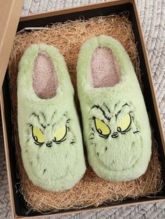 @clothing7haul | Linktree Monster Slippers, Grinch Characters, Der Grinch, Fuzzy Slides, Christmas Slippers, Green Fur, Plush Slippers, Slide Slippers, Fuzzy Slippers