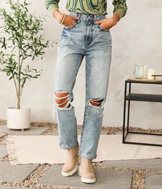 Womens Dad Jeans, Spring Full-length Washed Jeans, Trendy Mid-rise Distressed Jeans, Women’s Jeans, Distressed Mid-rise Mom Jeans, Ripped Light Wash Full-length Jeans, Light Wash Ripped Full-length Jeans, Vintage Jeans Mens, Stylish Fits