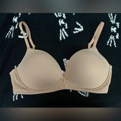 Never Worn Vs Bra With Bow Vs Bras, Women's Intimates, Victoria's Secret, Bra, Women Shopping, Quick Saves, Color