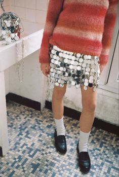 일본 패션, Red Sweater, Skirt Outfit, Look Cool, Get Dressed, Fashion Inspo Outfits, What To Wear, Sequin Skirt