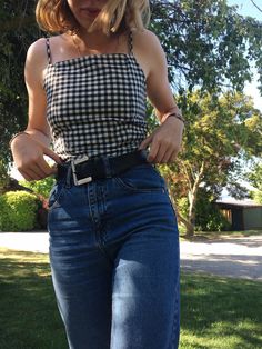 Belted Jeans, Summer Gingham, Jeans Vest, Fits Inspo, Outfit Mujer, Casual Style Outfits, Cute Fits, Hot Weather, Style Outfits