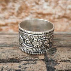 Welcome to my shop, Exquisite 925 Sterling Silver Flower Designer Band Ring - Intricate Floral Pattern, Timeless Elegance, Handcrafted for Women, Perfect Gift. Thanks for visiting my shop. Band Rings Women, Sterling Silver Flowers, Silver Flowers, Sterling Silber, Band Ring, Favorite Jewelry, Band Rings, Timeless Elegance, Floral Pattern