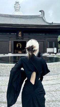 Chinese Aesthetic, Prom Poses, Aesthetic Japan, Japanese Aesthetic, Body Poses, Pose Reference Photo, Glam Dresses