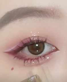 pink eye makeup ˖  ࣪⊹𐙚 Fairy Makeup Ideas Simple, Pink Eyeshadow Looks Hooded Eyes, Fairy Pink Makeup, Pink Liner Eye Makeup, Pink Eyes Aesthetic, Baby Pink Makeup Looks, Pink Glittery Eye Makeup, Girly Makeup Aesthetic, Pink Sparkly Eyeshadow