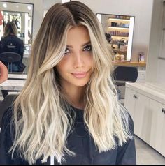 Ash Blonde Hair Colour, Blond Balayage, Cool Blonde Hair, Hair Color Streaks, Brunette Hair With Highlights, Ash Blonde Hair, Blonde Hair Looks