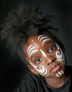 Igbo Traditional Face Paint, African Faces Art, Afro Makeup Looks, Juneteenth Face Paint, Afro Futurism Makeup, African Face Paint Dots, Face Art Makeup Paint Ideas, African Face Painting, African Face Paint