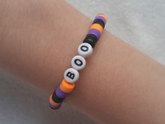 Clay Beads Bracelet Halloween, Disney Halloween Bracelets, Disney Bracelets, Disney Bracelet, Easy Perler Beads Ideas, Clay Bead Bracelet, Beads Ideas