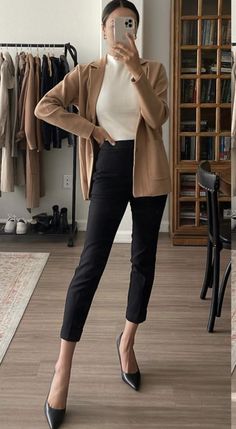 Cream Blazers For Women Outfits, Trial Outfits Women, Business Corporate Outfits, Office Outfits With Skirts, Professional Blazer Outfits Women, Women Corporate Attire, Semi Formal Work Outfit, Corporate Girly Outfits, Neutral Work Outfits Women