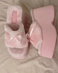 ˖ ݁𖥔 ݁˖   𐙚   ˖ ݁𖥔 ݁˖͏ Mode Shoes, Charmmy Kitty, Dr Shoes, Pink Slippers, Pink Girly Things, Girly Shoes, Aesthetic Shoes, Swag Shoes