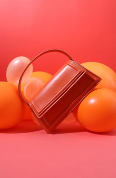 Still Life Bag Photography, Still Life Styling, Handbag Photography Creative, Luxury Bags Photography, Bag Product Photography Ideas, Handbag Photography Ideas, Bags Photography Ideas, Bag Editorial Photography, Bag Advertising Photography