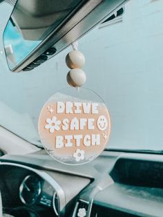 Boho Smiley Face, Car Interior Diy, Girly Car Accessories, Idee Cricut, Cool Car Accessories, Projets Cricut, Car Hangers, Funny Gifts For Friends, Girly Car