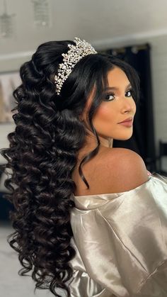 Hairstyles Wedding Bride, Mom Of The Quinceanera Hair, Quince Hair Styles Down, Quince Hair Tutorial, Quince Photoshoot Hairstyles, Hairstyle For Quinceanera, Hairstyle Quince, Quince Hairstyles With Bangs, Mini Quinceanera Hairstyles