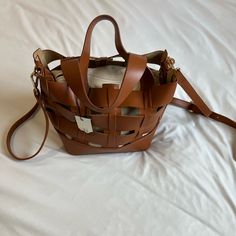 Brand New With Tags! Brown Leather Bucket Purse With Detachable Crossbody Straps. The Inner Pouch Can Also Be Removed. Bucket Purse, Leather Bucket, Brown Gold, Convertible, Brown Leather, Bag Lady, Pouch, Brand New, Leather