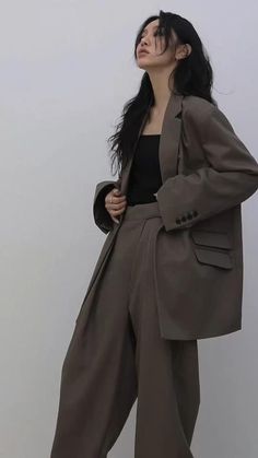 Western Winter Fashion, Western Winter, Winter Fashion Trends, Academia Outfits, Business Suits, Trends 2023, Woman Suit Fashion, Tomboy Style Outfits, Pants Suit