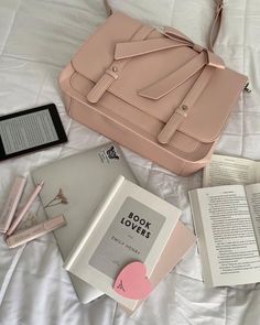 Pink aesthetic 🌸

👜 Summer Garden Romance Bow Briefcase
📷 @miaslibraryy

#ecosusivintage #Ecosusi #EcosusiVintage #briefcase #ecosusibriefcase #springfashion #fashionstyle #fashion #lookbook #ootd #backtoschool