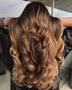 Caramel Balayage On Dark Brown Hair, Caramel Ombre Hair, Carmel Balayage, Balyage Long Hair, Gorgeous Hair Color, Hair Color Auburn