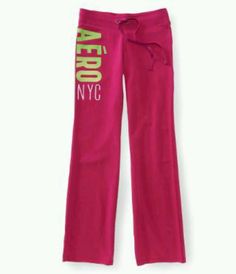 Fit and flare sweats<3 Flare Sweat Pants, Sweatpants Outfit Ideas, 70’s Outfit, Jogging Outfit, Joggers For Women, Nyc Fits, Girl Sweatpants, Jeans Clothes, Sweatpants Outfit