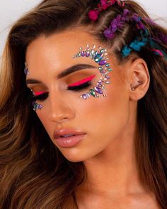 Rave Barbie, Makeup Carnaval, Festival Face Jewels, Jewel Makeup, Birthday Makeup Looks, Magic Makeup, Festival Makeup Glitter, Face Glitter, Galaxy Makeup