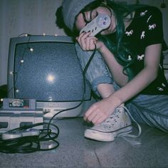 귀여운 음식 그림, Catty Noir, Grunge Dress, 90's Fashion, Retro Videos, Foto Poses, 90s Aesthetic, Retro Video Games