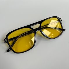 Vintage Unique Retro-Style Black Rounded Square Sunglasses Black Frame With A Yellow Lens These Glasses Are Unisex! Uva And Uvb Protection Brand New #Sunglasses #Shades #Sunnies #Fashion Retro Square Glasses, Yellow Lense Sunglasses, 70s Glasses Sunglasses, Cowboy Sunglasses, Cool Glasses Aesthetic, Vintage Sunglasses Aesthetic, Yellow Vintage Aesthetic, Yellow Tinted Glasses, 90s Sunglasses Vintage