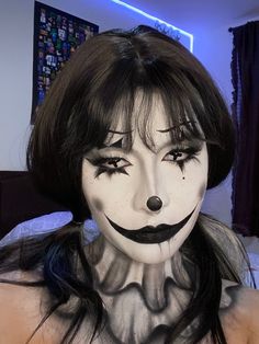 Clown Costume Ideas Simple, Black And White Clown Costume Women, Terrifier Clown Makeup, Easy Killer Clown Makeup, Clown Makeup Ideas Scary, Clown Makeup White Face, Clown Woman Costume, Killer Clown Halloween Costume