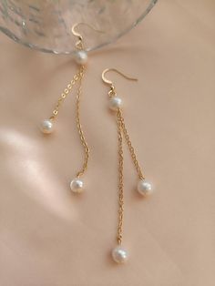 Diy Earrings Dangle, Pearl Earrings Long, Dangle Pearl Earrings, Diy Earrings Easy, Bridesmaid Pearl Earrings, Beaded Earrings Diy, Diy Jewelry Unique, Diy Bracelet Designs, Handmade Jewelry Tutorials