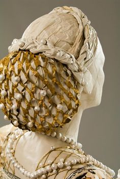 Marcella Lannister, Paper Textiles, Timeless Hair, Boutique Hotel Paris, Tudor Fashion, Tudor Era, Fest Outfits, Tudor History, Period Outfit