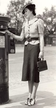 Outfits 30s, 30’s Fashion, 1930s Fashion Women, Decades Fashion, Fashion Through The Decades, Vintage Fashion 1930s, 1930 Fashion, Fashion 30s, 30s Fashion