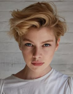 Pixie Haircut Ideas, Androgynous Hair, Hot Haircuts, Girls Short Haircuts, Slick Hairstyles, Trending Haircuts, Tie And Dye, Hair Pictures