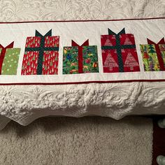 Christmas Present Table Runner PDF Pattern - Etsy Pattern Download