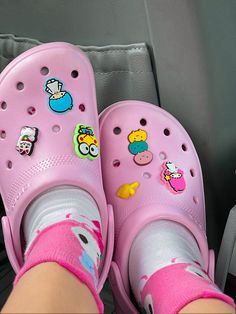 Crocs aesthetic pink crocs Sanrio aesthetic little twin stars my melody jibbitz croc charms indie aesthetic indie ig feed pink ig feed ideas Pink Crocs Aesthetic, Wallpers Pink, Pink Crocs