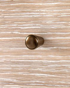 an image of a door handle on a wooden surface that looks like it has been painted gold