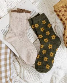 Wool blend crew length socks with daisies. One Size fits Eur 35-40. Sold in packs of 2 pairs. Fall Socks, Green Daisy, Cozy Socks, Autumn Outfits, Cute Socks, Wool Socks, Shoe Gifts, Overall Dress, Fall 2024