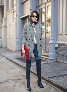 Leandra Medine Style, Walking Down The Street, Leandra Medine, Chique Outfits, Red Purse, Outfit Vintage, Tuxedo Style, Autumn Street Style, Winter Mode