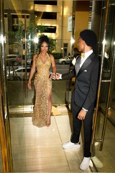 Gold Prom Theme Couple, Emerald Green Prom Look, Glorillapimp Outfits, Homecoming Ideas Outfits, Prom Outfit Inspiration, Black Prom Ideas, Prom Looks Black Women, After Prom Outfit Ideas, Prom Ideas Black Couples