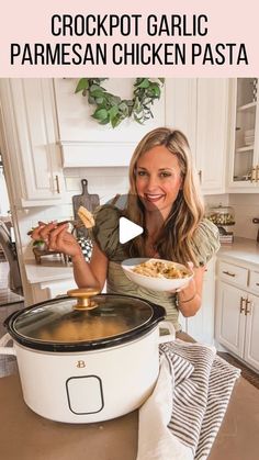 a woman holding a bowl of food in front of an instant pressure cooker with the words crockpot garlic parmesan chicken pasta