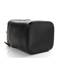 This is an authentic CHANEL Caviar Vanity Cosmetic Case in Black. This chic case is crafted of textured caviar leather in black. The bag features a quilted Chanel CC logo on the front, a 3/4 wrap-around gold top zipper, and a leather top handle. The top opens to a black leather interior with a patch pocket. Chanel Caviar, Gold Top, Cc Logo, Cosmetic Case, Leather Interior, Leather Top, Card Sizes, Top Handle, Patch Pocket