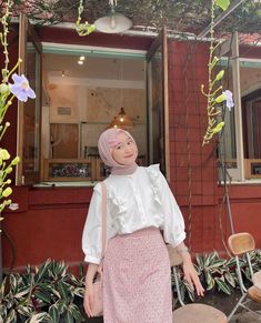 Ootd Floral Skirt Hijab, Ootd Rok Korean Style, Cottagecore Hijab Outfit, Ootd Rok Pink, Floral Skirt Outfits Hijab, Outfit Pink Hijab Casual, Ootd Korean Style Hijab, Rok Korean Style