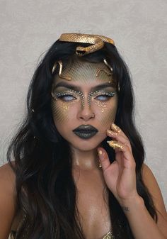 #medusa #snakes #gorgon #greekmythology #goddess #facepaint #goldflake #gold #guardian #beautiful #halloweenmakeup Medusa Hair Ideas, Medusa Face Makeup, Medusa Make Up Ideas, Hot Medusa Costume, Fantasy Halloween Makeup, Halloween Medusa Makeup, Halloween Makeup Medusa, Medusa Halloween Costume Ideas, Medusa Dress Costume