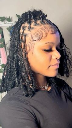 Soft Locs Dreads, Soft Locs Bob With Curls, Bob Dreadlocks Black Women, Bob Soft Locs With Curls, Boho Bob Soft Locs, Bob Locs With Curls, Boho Faux Locs Bob, Short Soft Locs With Curls, Boho Barrel Locs