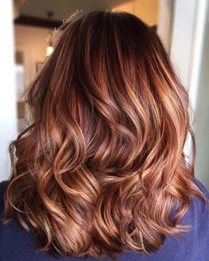 Caramel Brown Hair, Auburn Balayage, Hair Color Caramel, Medium Curly Hair Styles, Hair Color Auburn, Copper Hair Color, Side Swept, Burgundy Hair, Trendy Hair Color