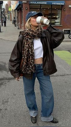 Emily 🍒's Amazon Page Fall Outfits Chunky Sweaters, Chunky Boot Outfit Ideas, Winter Fashion Outfits Scarf, Street Outfit Ideas For Women, Fall Styled Outfits, Sweater Looks For Women, Animal Print Fall Outfits, Cool Toned Fall Outfits, Animal Print Scarf Outfit