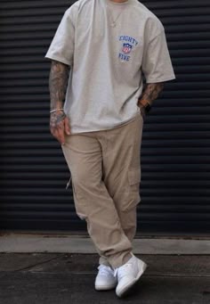 Oversize Pants Outfit For Men, Mens Clothing Styles Oversized, Guys Oversized Outfit, Aesthetic Oversized Outfits Men, Boys Baggy Outfits, Outfit Oversize Hombre, Cargos And Oversized Tee Men, Cargo Outfit Men, Baggy Outfits Men